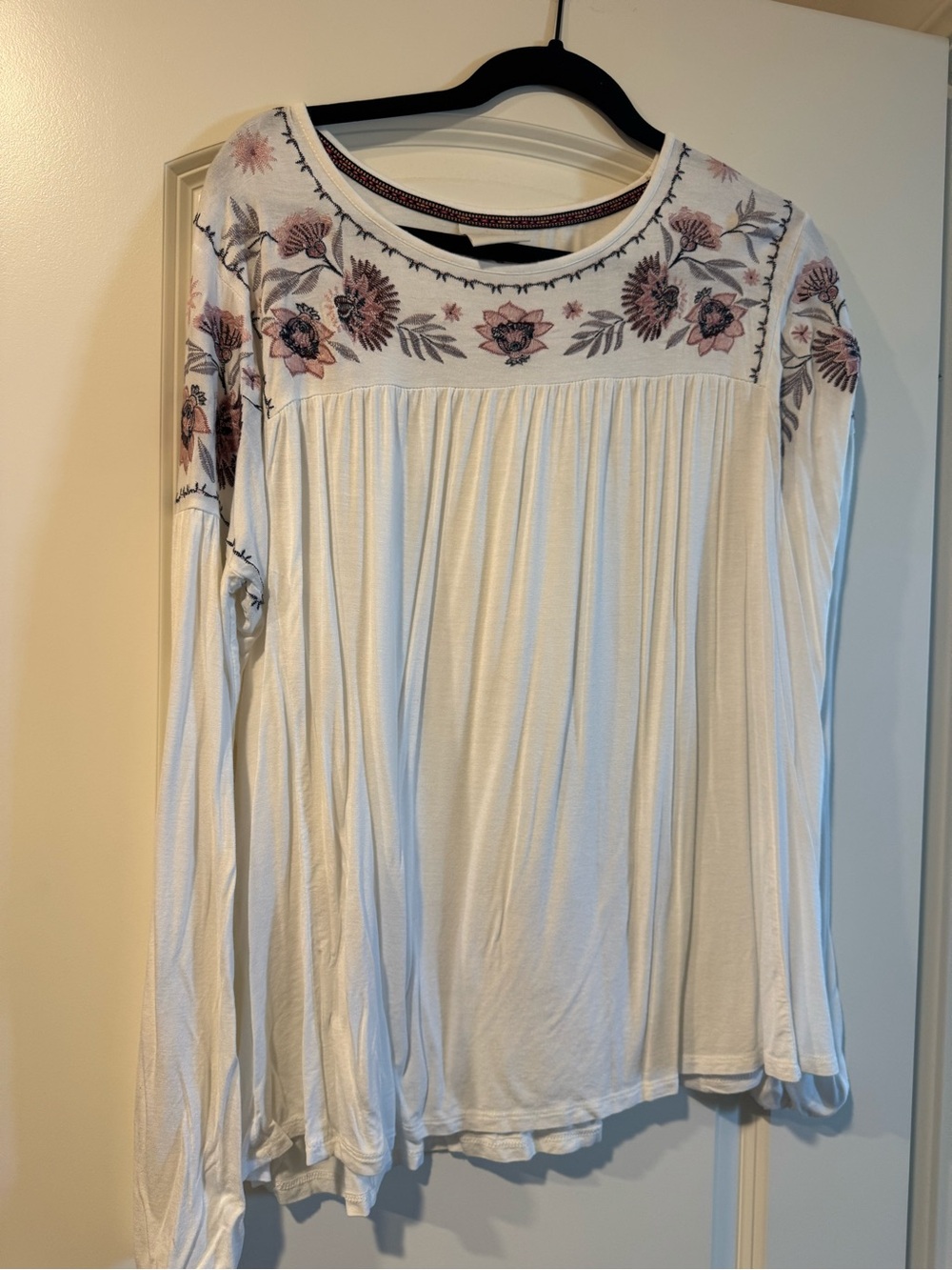 Knox Rose White Long-Sleeve Embroidered Floral Peasant Top